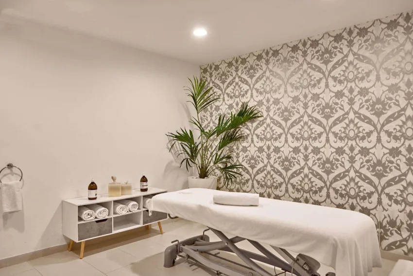 Zafiro Palmanova -122