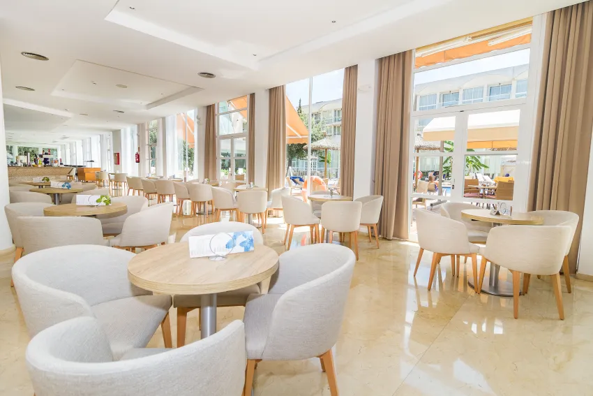 Zafiro Alzinar Mar 4*-37