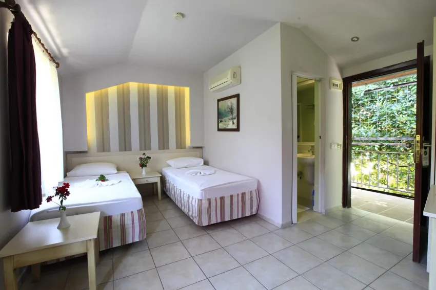 Leda Beach Hotel 2*-8