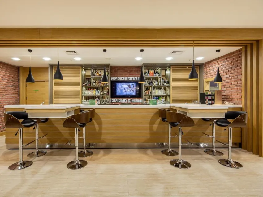 HOLIDAY INN ANTALYA LARA  4*-30