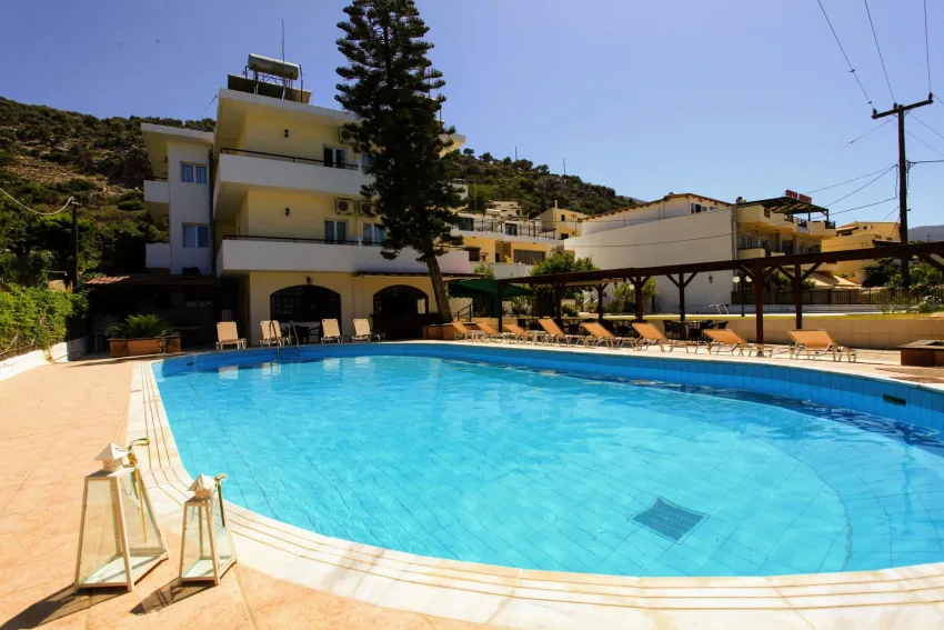 Iraklis Apts 3*-21