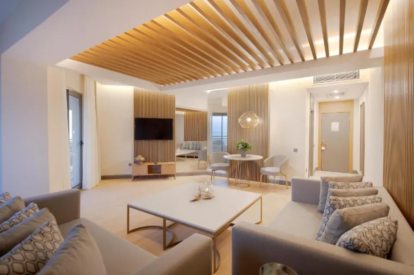 MIRAMARE BEACH HOTEL  5*-76