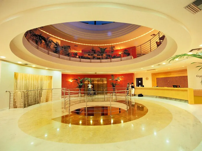 Grand Hotel Holiday Resort 4*-4