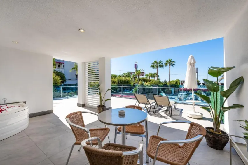 White City Beach (Adults Only 16+) 4*-4