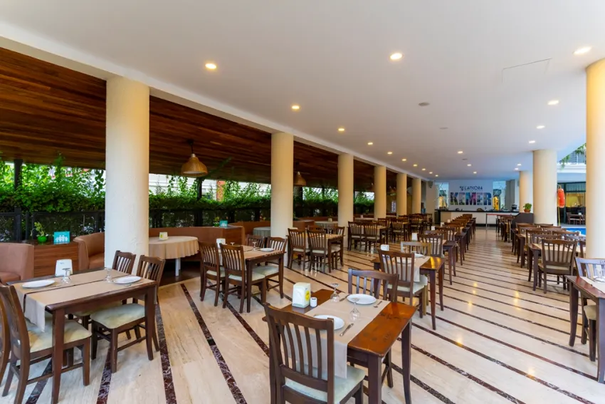 LANCORA BEACH HOTEL  4*-35