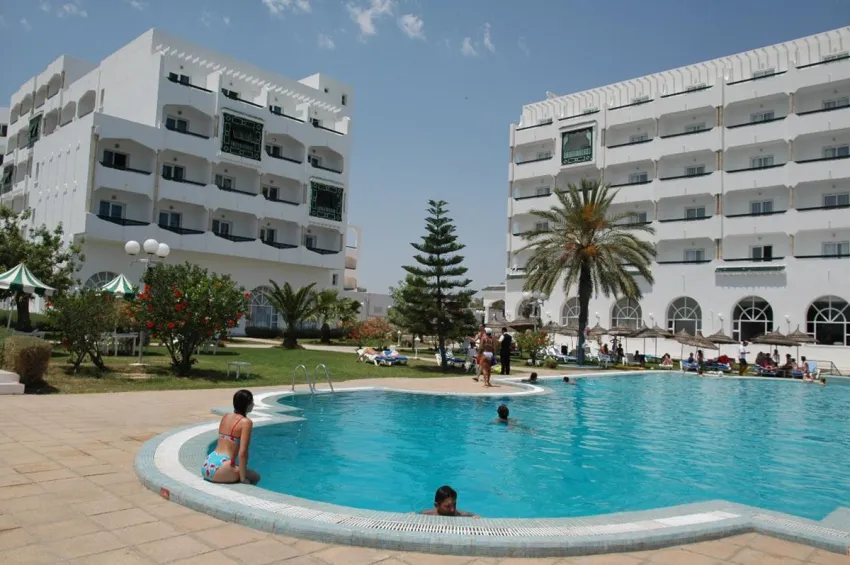 Jinene Beach 3*-7