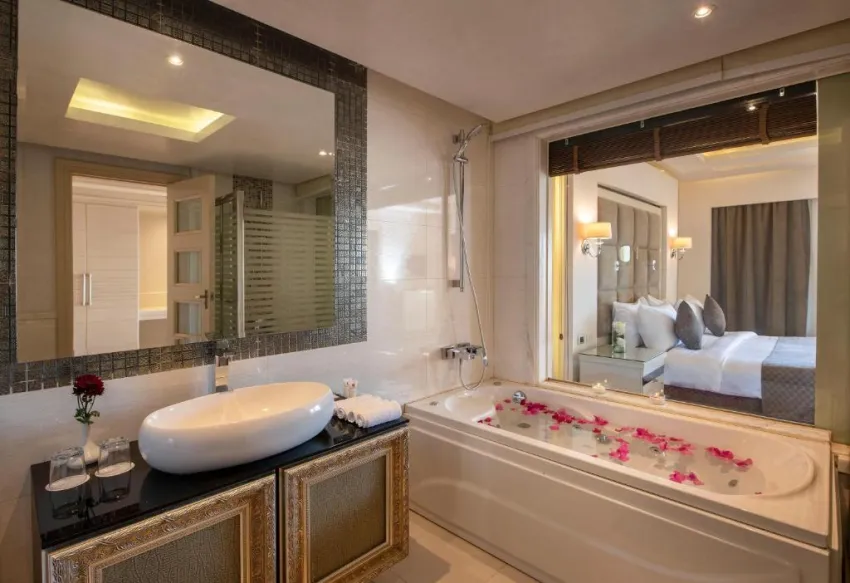 CHARMILLION CLUB RESORT  5*-30