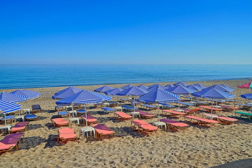 Joan Beach 4*-2