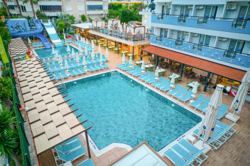 CLUB BIG BLUE SUITE HOTEL  4*-83