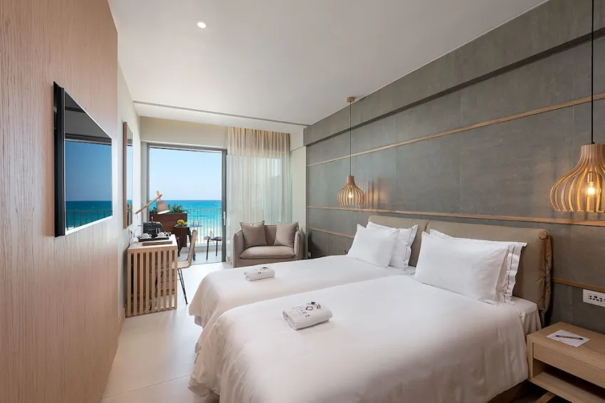Ikones SeaFront Luxury Suites 4*-1