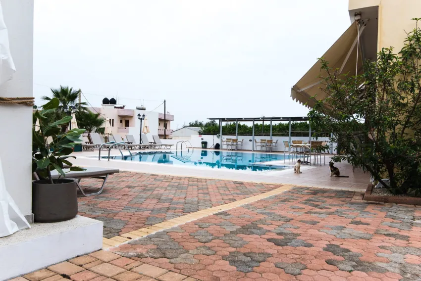 Newcastle Studios 3*-4