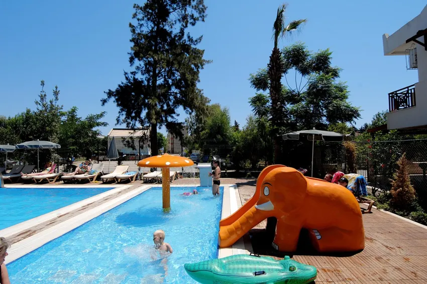 Ambassador Hotel 4*-5