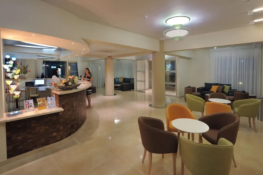Nelia Gardens 4*-2
