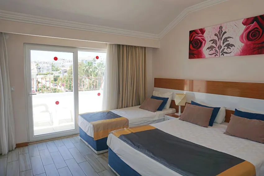 SIDE LEGEND HOTEL  3*-8