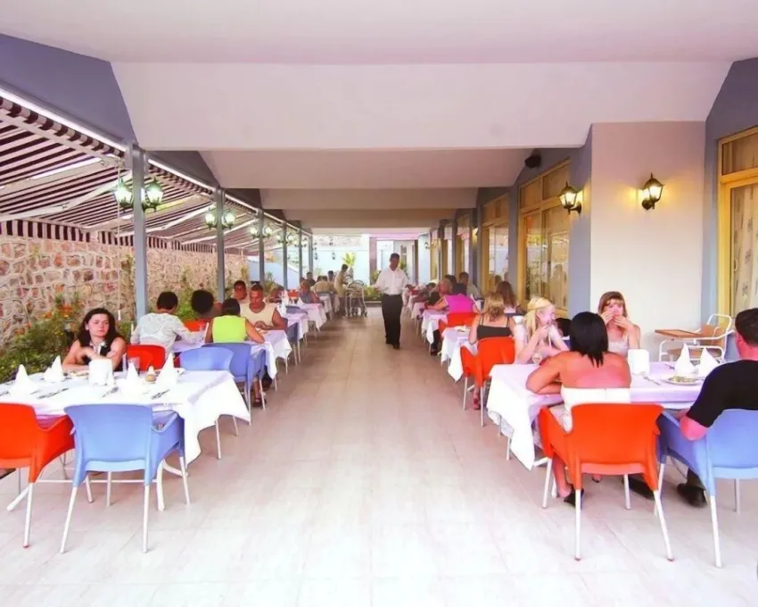 EVA BEACH HOTEL  3*-7