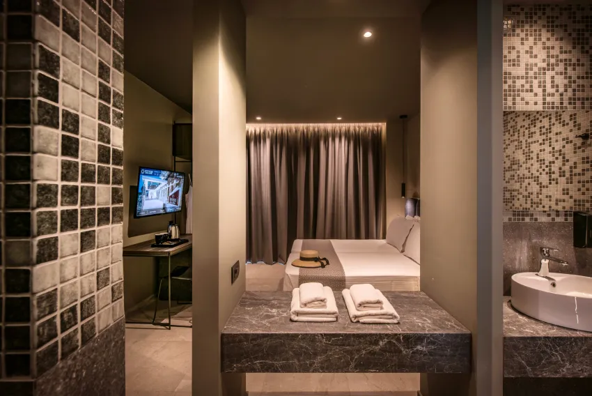 Petousis Hotel and Suites 4*-8