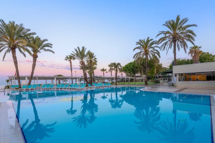 SANDY BEACH HOTEL  4*-11