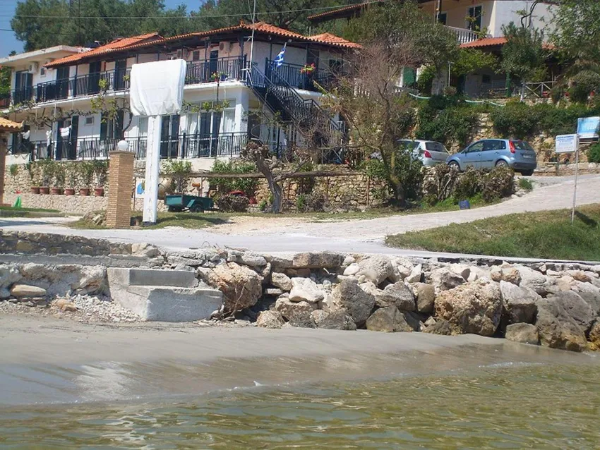 Pension Limni 3*-3