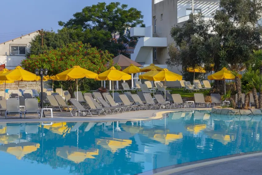 Mayfair Gardens 4*-16