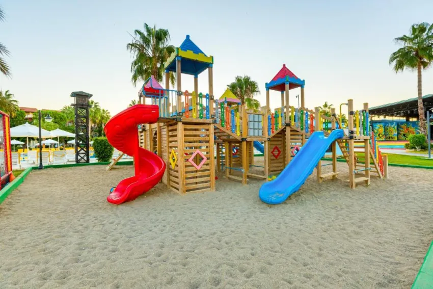 JUSTINIANO PARK CONTI  4*-2