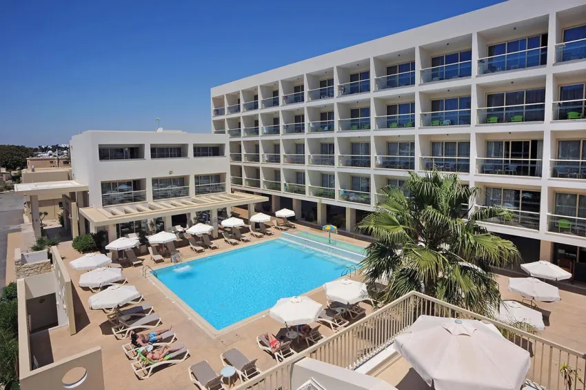 Nelia Gardens 4*-2