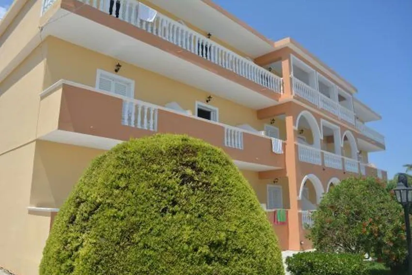 Derekas Apartments 3*-3