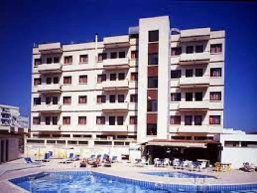 Flora Hotel Apartments 2*-2