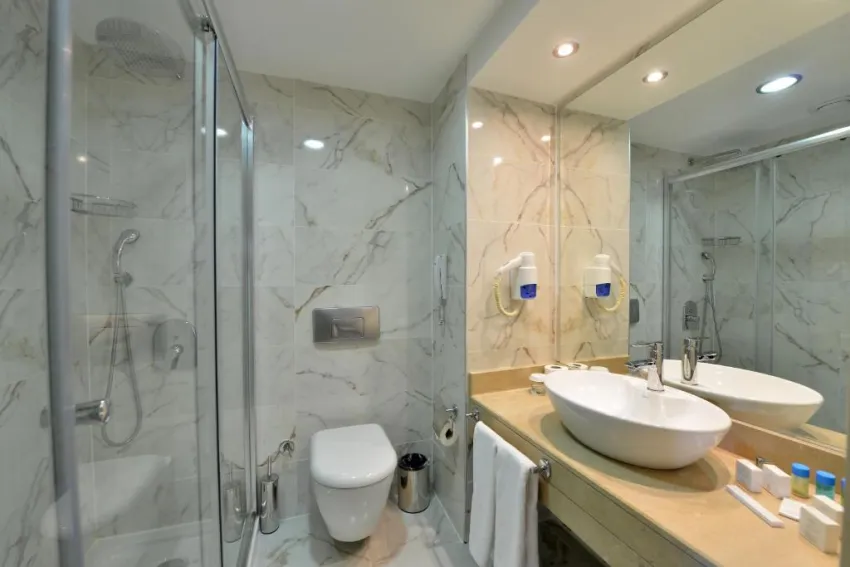 LUCIDA BEACH HOTEL  5*-6