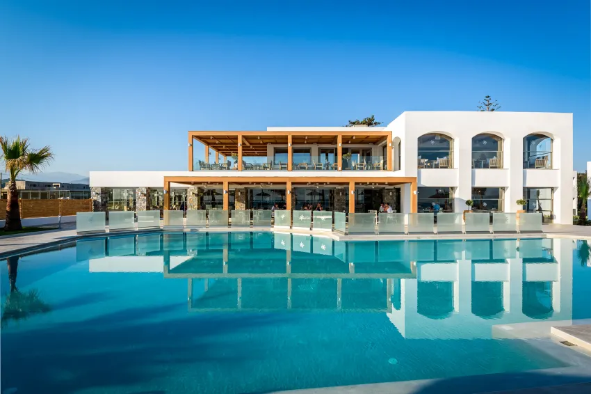 SOLIMAR WHITE PEARL Adults only 17+ 4*-9