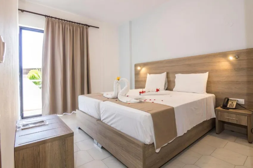 Tivoli Hotel and Apartments 3*-9