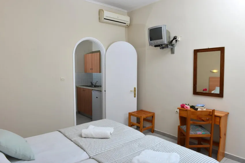 Dennis Studios Alykanas 2*-8