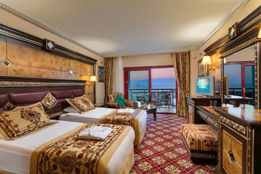 CLUB HOTEL SERA  5*-6