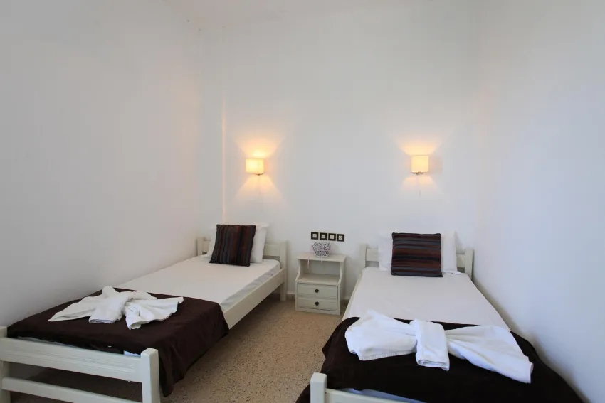 Iraklis Apts 3*-33