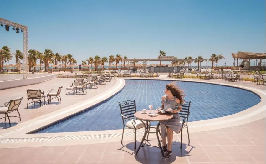 AMWAJ BEACH CLUB ABU SOMA  4*-4