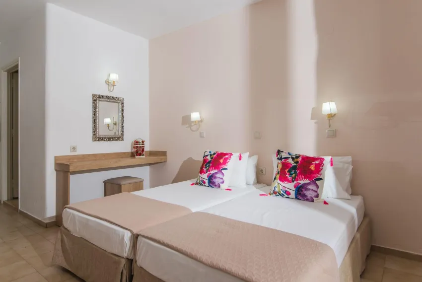 Emerald Hotel 1*-7