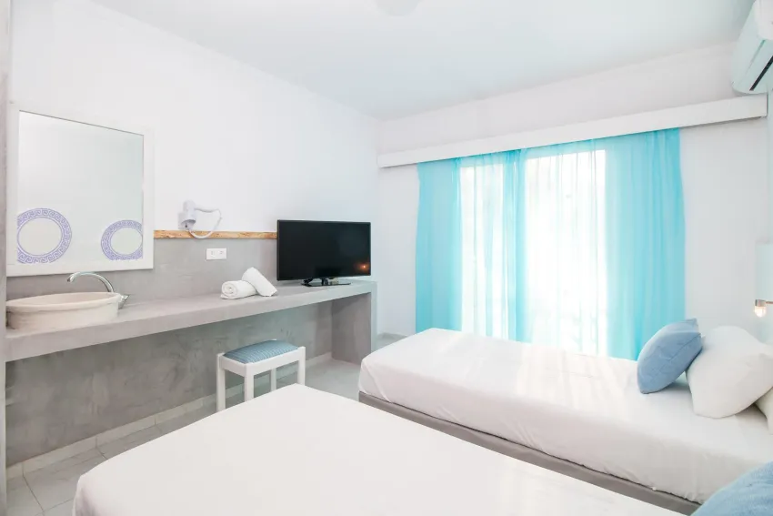 Tinas Plus Hotel 3*-11