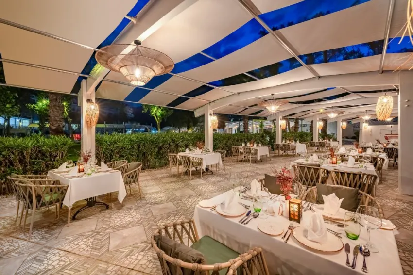 GRAVEL HOTELS SELECT  5*-11