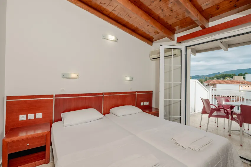 Canadian Hotel 3*-33