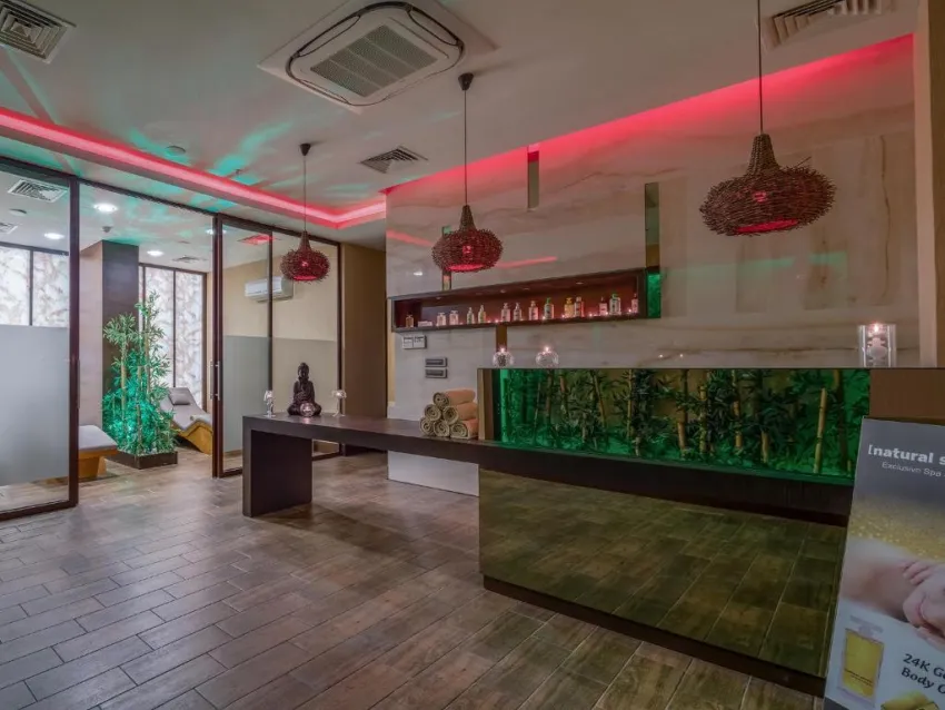 HOLIDAY INN ANTALYA LARA  4*-17