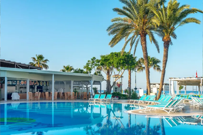 SANDY BEACH HOTEL  4*-13