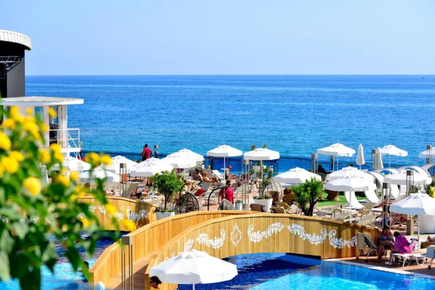 AZURA DELUXE RESORT & SPA HOTEL  5*-8