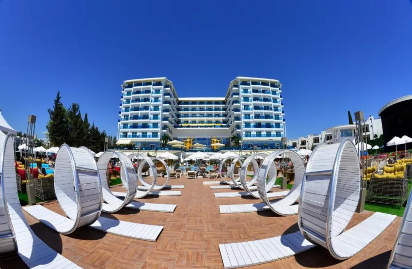 AZURA DELUXE RESORT & SPA HOTEL  5*-5