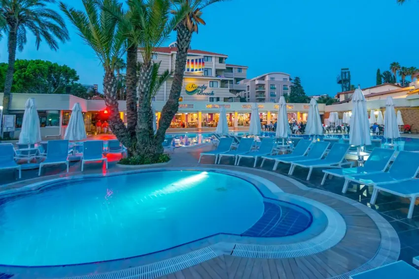 SANDY BEACH HOTEL  4*-8