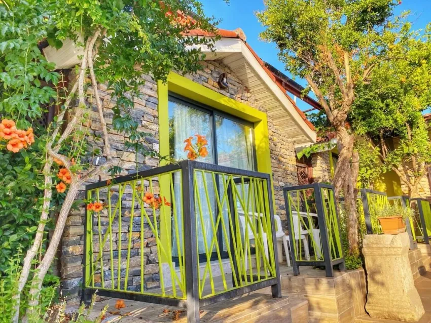 LEDA BEACH HOTEL  3*-8