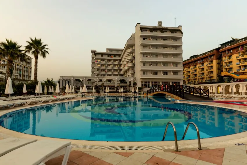 HOLIDAY GARDEN RESORT   5*-8