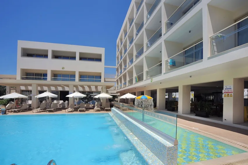 Nelia Gardens 4*-35