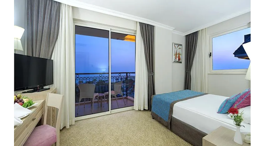 CRYSTAL FAMILY RESORT & SPA  5*-13