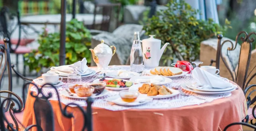 CASTLE PARK HOTEL  3*-5