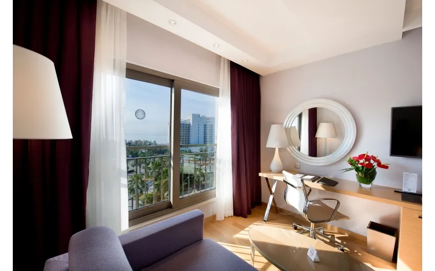 Akra V Hotel 4*-4