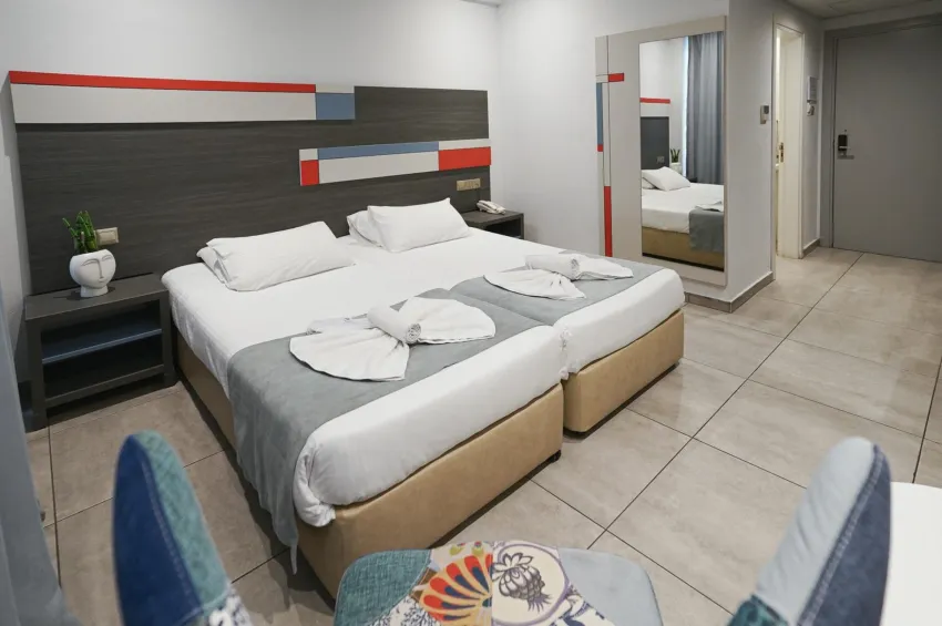 Nicholas Color 3*-16